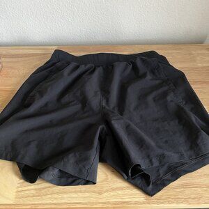 Under Armour Black Fitted Athletic Shorts Mens Size Medium 5” inseam Tactical